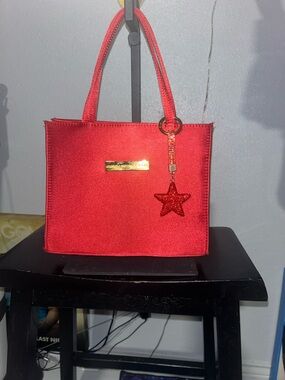 Red Women's Tote Bag with Star Charm - Elegant Everyday Carry